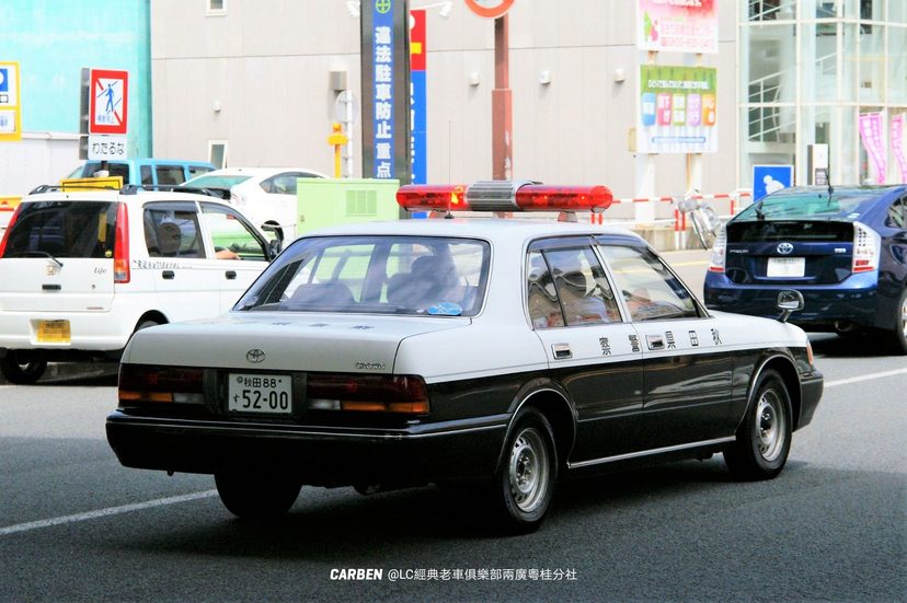 日本本土丰田皇冠jzs135警车,还可以在日本街头看见